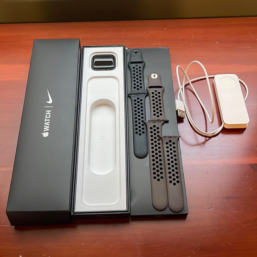 Apple Watch Nike SE Space LTE Gray/Aluminum 40MM